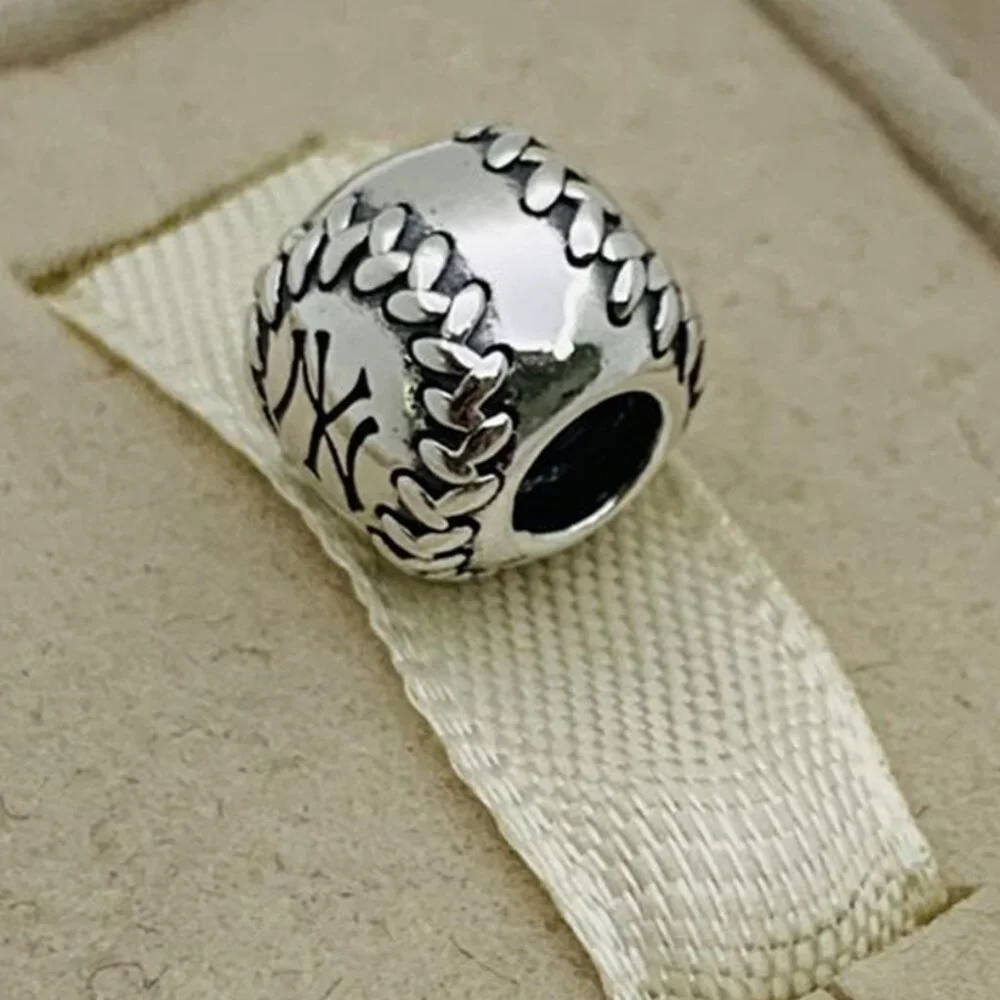 ✨✨ Pandora New York Yankees Baseball Charm - Picture 7 of 7